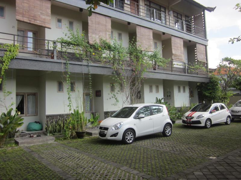 Urbanview Hotel Wayan Mansion Dempasar Exterior foto