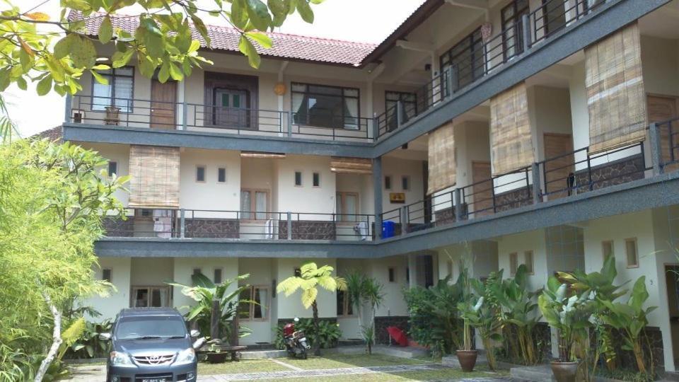 Urbanview Hotel Wayan Mansion Dempasar Exterior foto