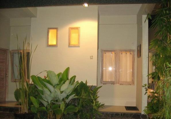 Urbanview Hotel Wayan Mansion Dempasar Exterior foto