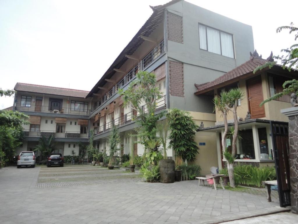 Urbanview Hotel Wayan Mansion Dempasar Exterior foto
