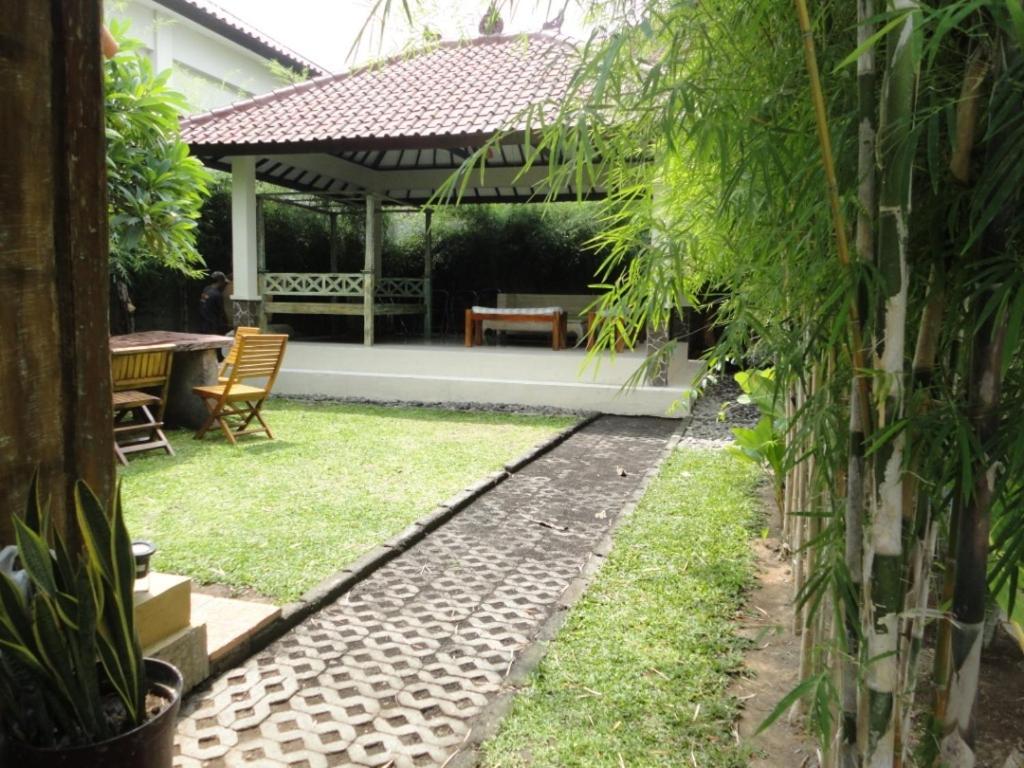 Urbanview Hotel Wayan Mansion Dempasar Exterior foto